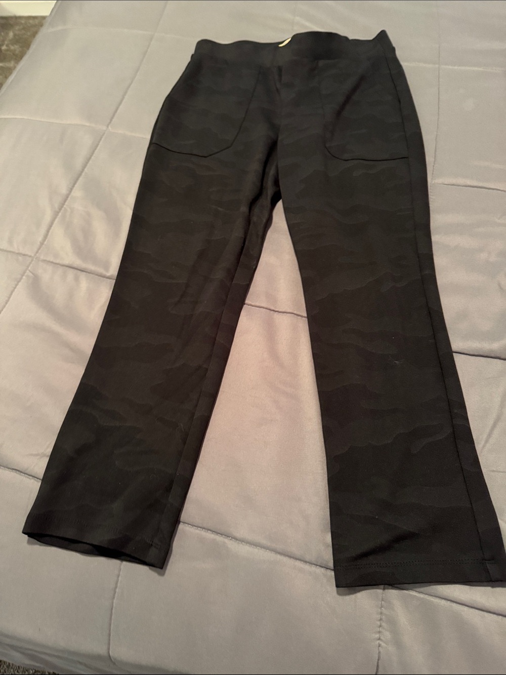 Democracy Black Camo Cropped Pant Leggings